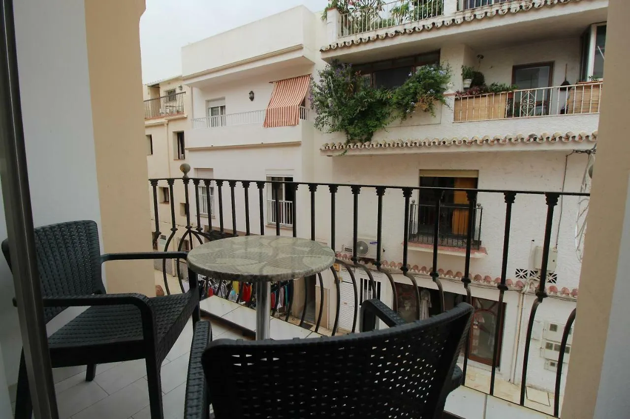 Carihuela Beach Apartment - Plaza Del Remo Torremolinos