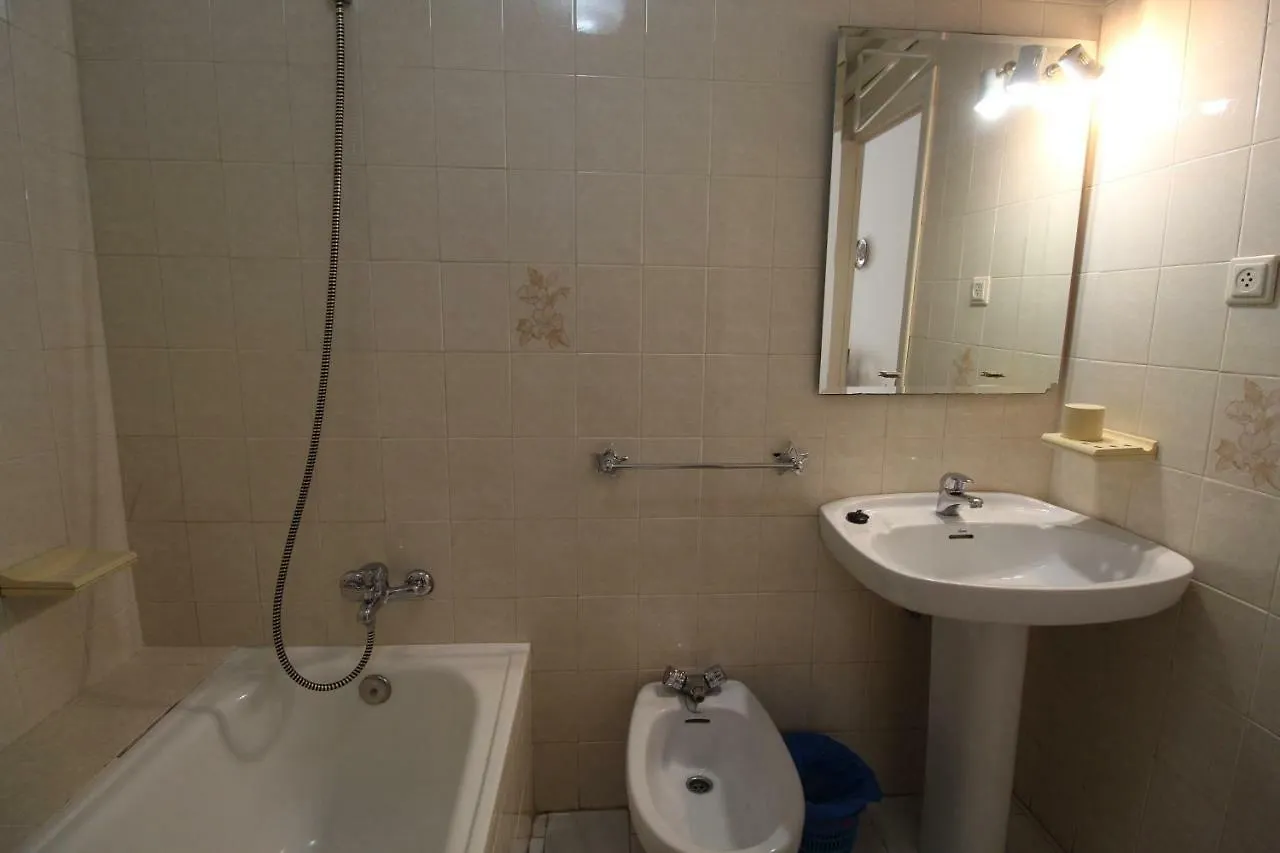 Carihuela Beach Apartment - Plaza Del Remo Torremolinos